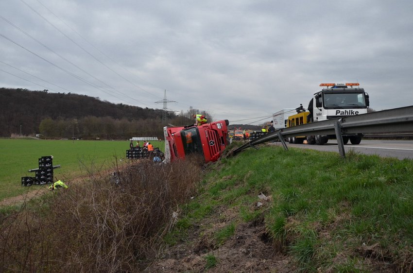 Bierlaster umgestuerzt A 3 Rich Frankfurt Hoehe AS Lohmar P125.JPG